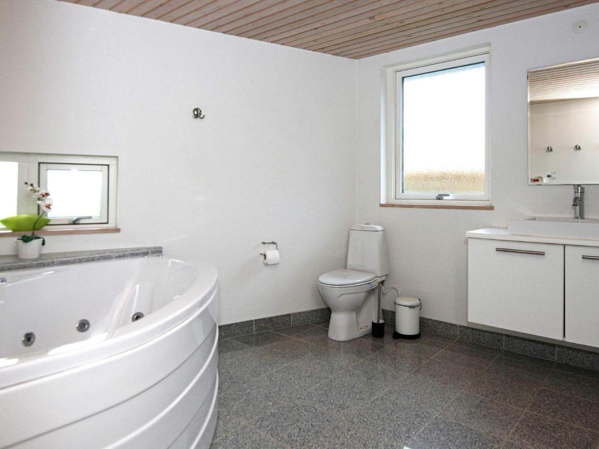 8 Person Holiday Home In Ebeltoft Eksteriør billede